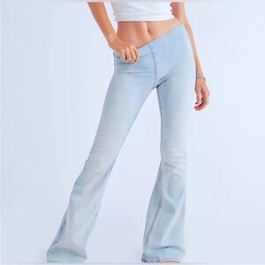 We the Free  Women’s Light Wash Medium Rise Flare Jeans . Size 32. SKU 521